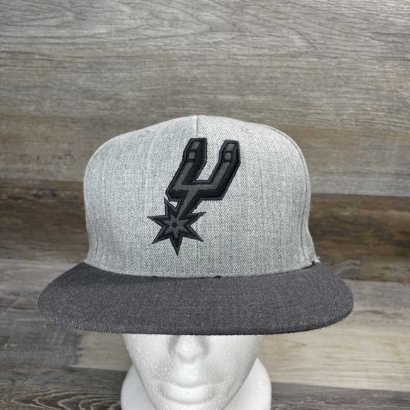 Mitchell & Ness NBA San Antonio Spurs Grey Snapback Hat Cap - Picture 1 of 8